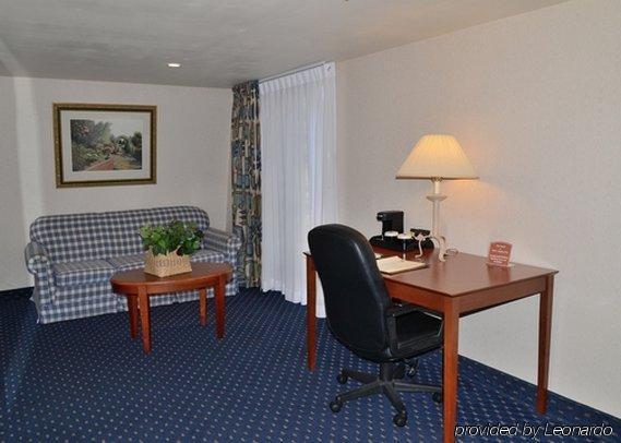 Clarion Hotel & Conference Center Northampton Exterior foto